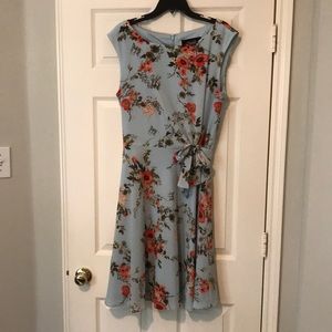 Beautiful Sleeveless Flowered Dress